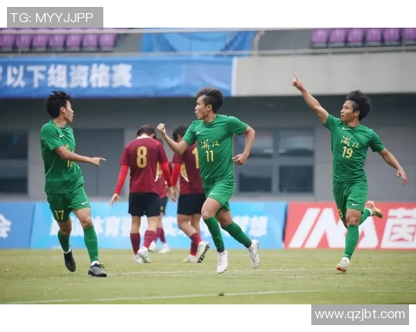 足球明星莅临节目现场分享精彩瞬间与职业生涯故事