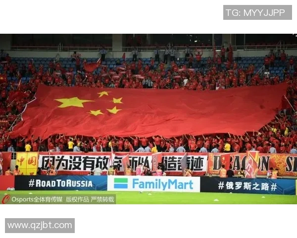 中国国足比赛时激昂唱响国歌展现民族精神与团结力量